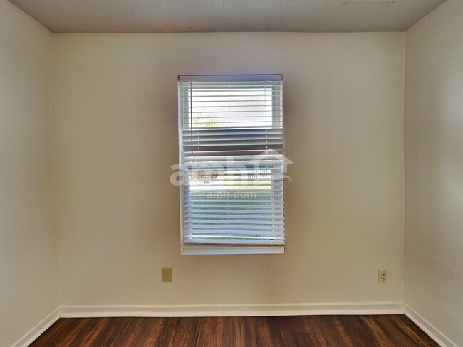 Building Photo - 10286 Butler Dr