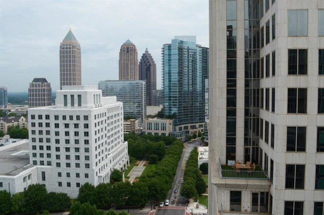 Building Photo - 943 Peachtree St NE