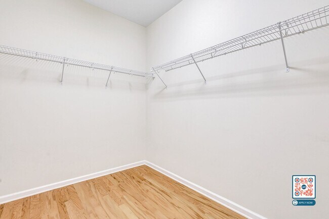 Building Photo - Pet-Friendly Home in Shell Hall – Availabl...