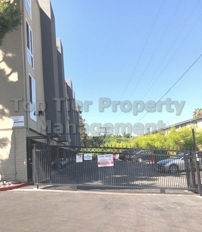 Building Photo - **Ground-Floor 1 Bed / 1 Bath Condo Near S...