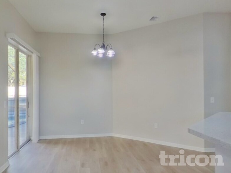 Building Photo - 1810 Cattleman Dr