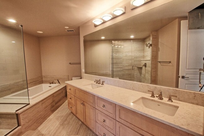 Building Photo - 2400 E Cherry Creek S Dr