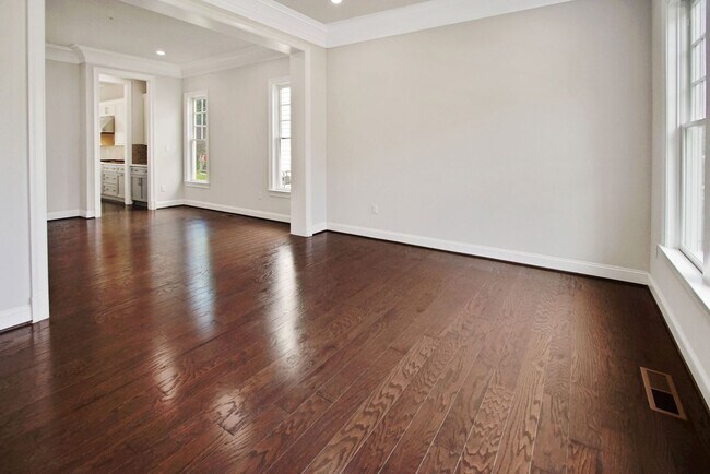 Building Photo - 5 Bed 4.5 Bath - Bethesda Single Family - ...