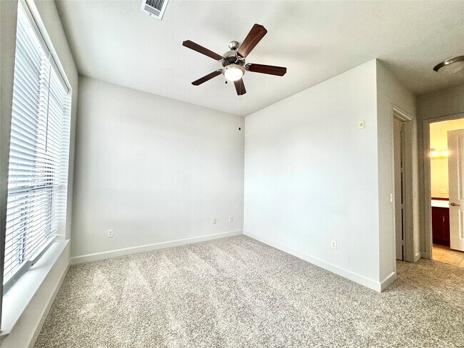 Building Photo - 3333 Weslayan St