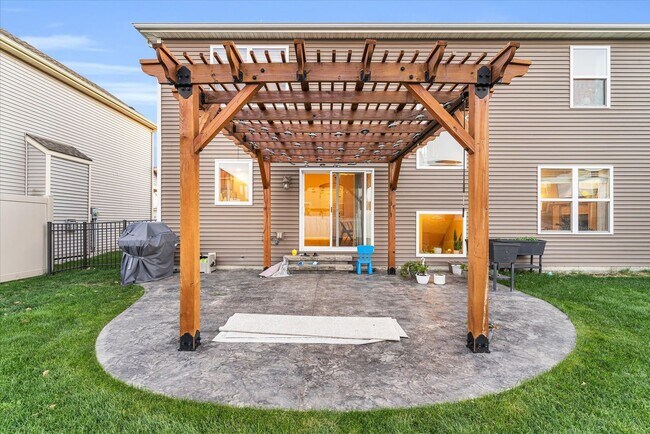 Building Photo - 2 story 4 bedroom 3.5 bath