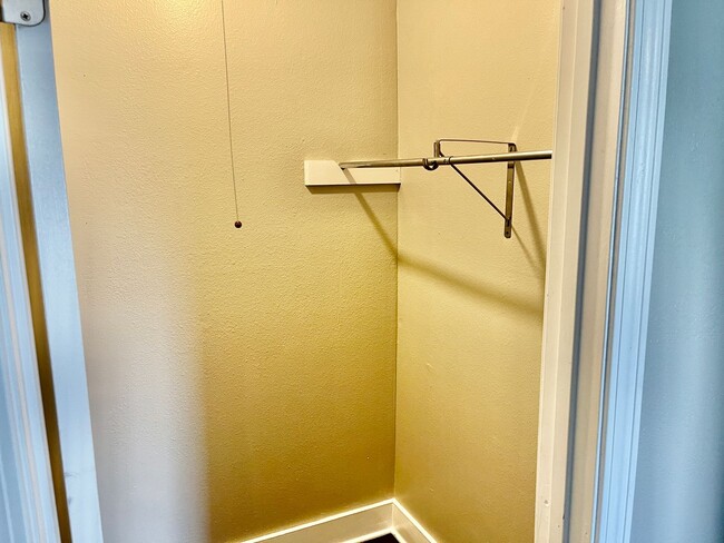 Building Photo - Audubon Park Rental!