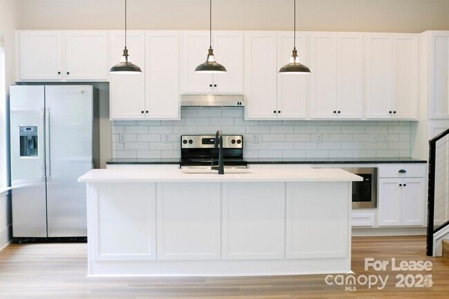 Building Photo - 2925 Commonwealth Ave