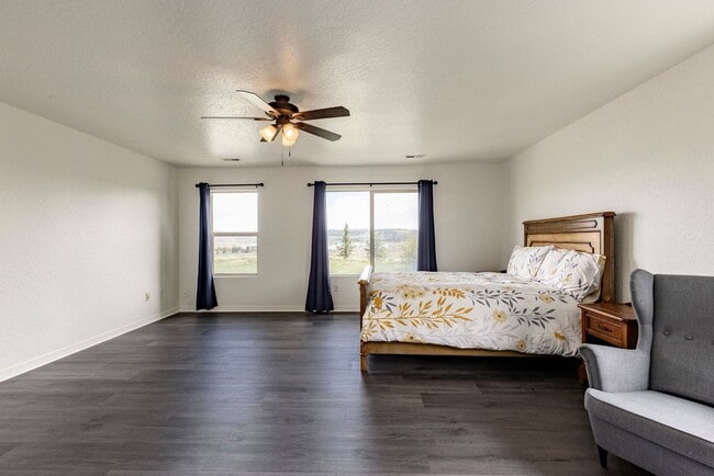 Building Photo - 4 Bed, 2.5 Bath Home in Trailside’s Sun Meadow Neighborhood