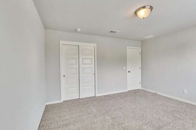 Building Photo - 701 Hays Hill Dr