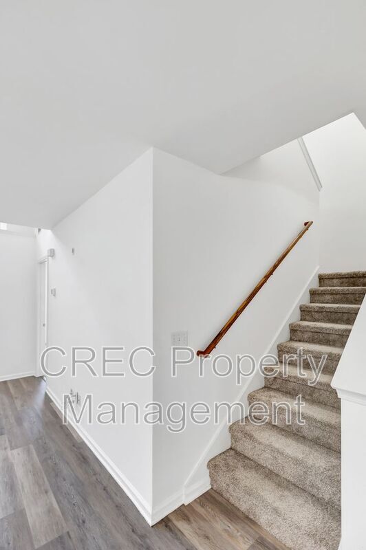 Building Photo - 9176 Maple Grove Dr