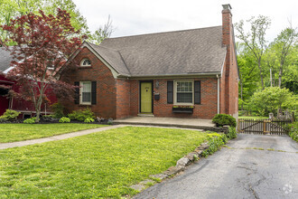 Building Photo - 484 Bob-O-Link Dr
