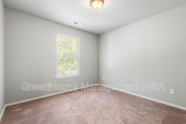 Building Photo - 820 Baker St NW