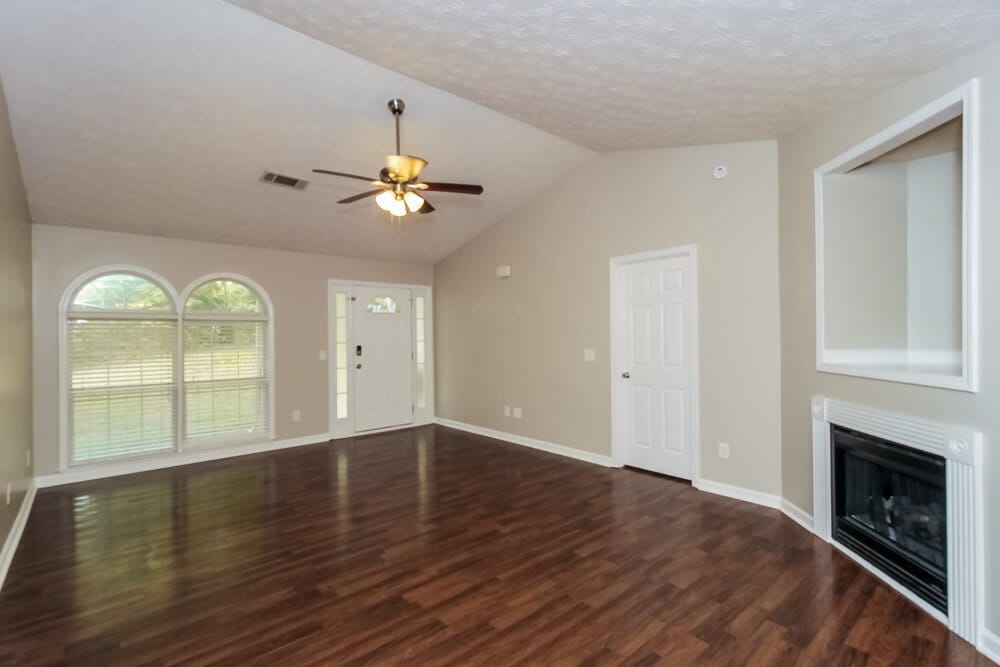 Building Photo - 3135 Sweetbriar Dr