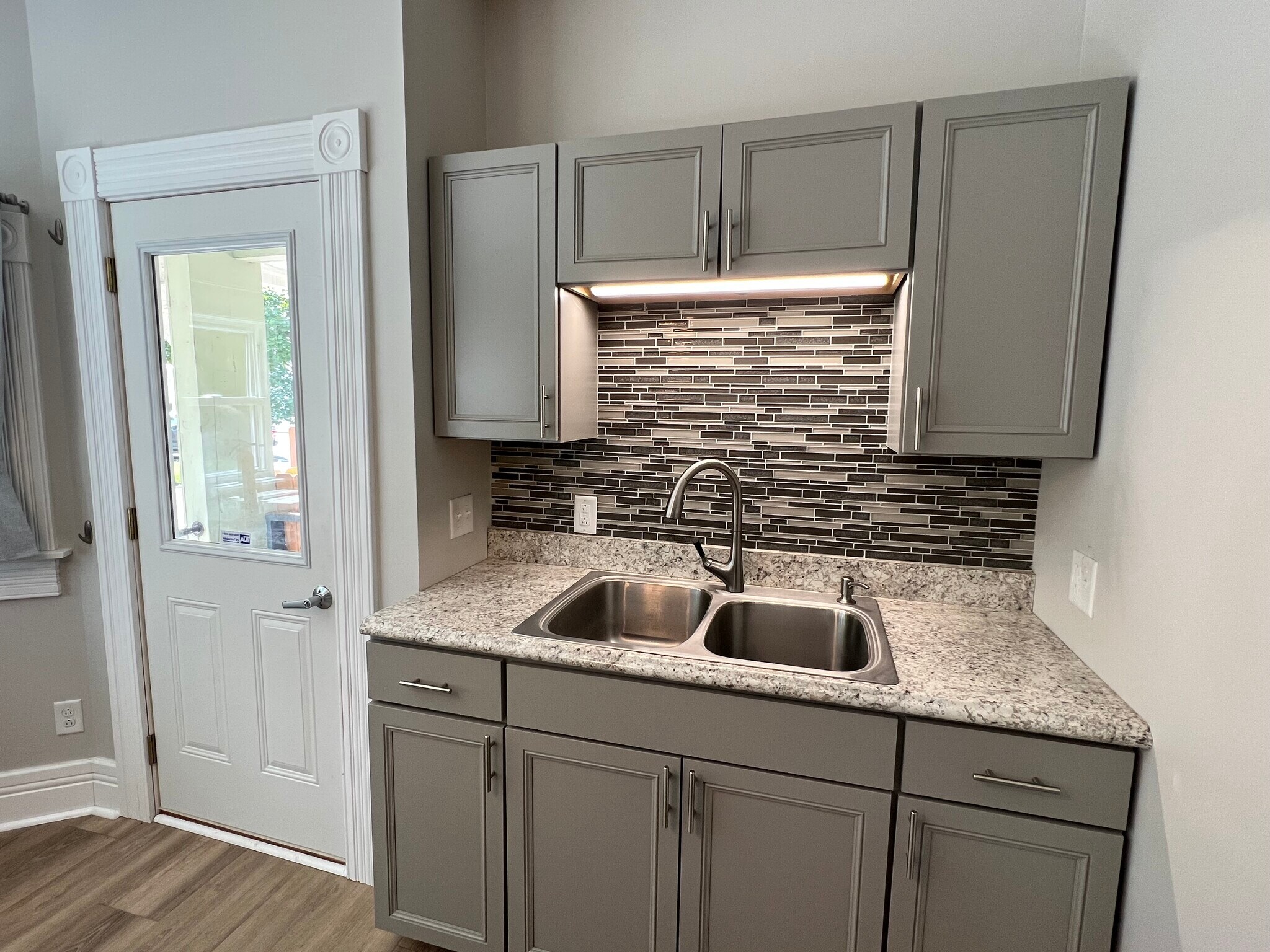 Kitchen Vanity and Backsplash - 401 N Main St