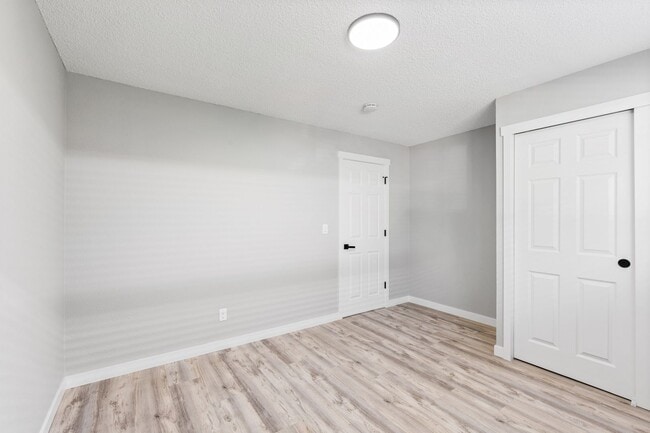 Building Photo - Ground floor apartment