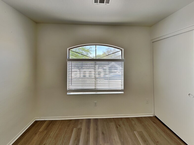 Building Photo - 6922 E Lush Vista Vw