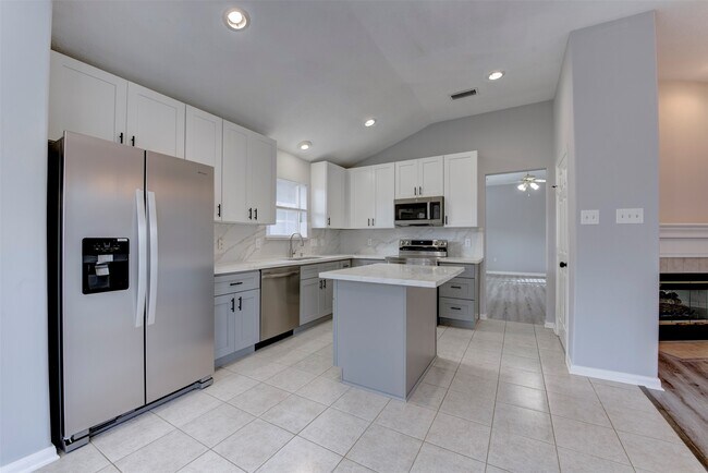 Building Photo - 9026 Eaglecove Dr