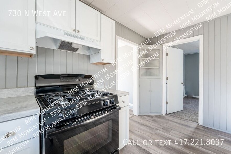 Building Photo - 730 N West Ave