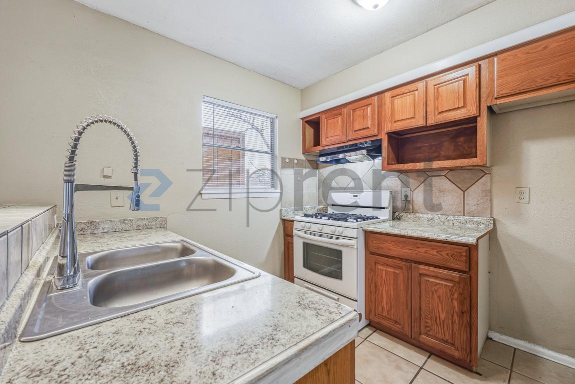 Building Photo - 6916 Shady Grove Dr