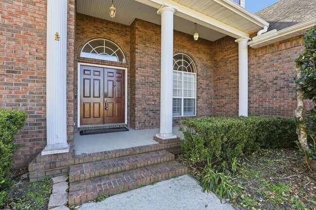 Building Photo - Ivy Park Brick Home 4 bedroom 3 1/2 baths