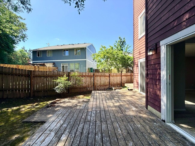 Building Photo - 3986 SW Pinewood Way