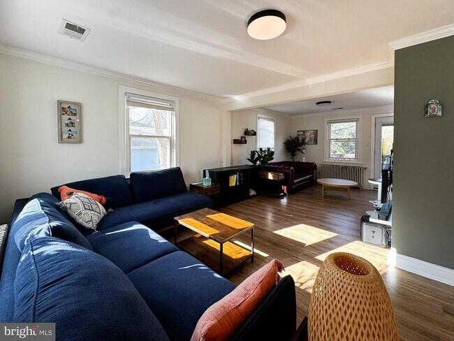 Building Photo - 10712 Warwick Ave