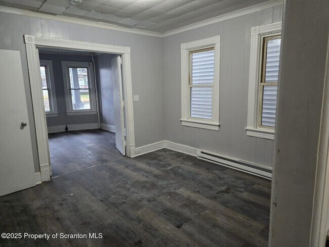 Building Photo - 536 Alder St