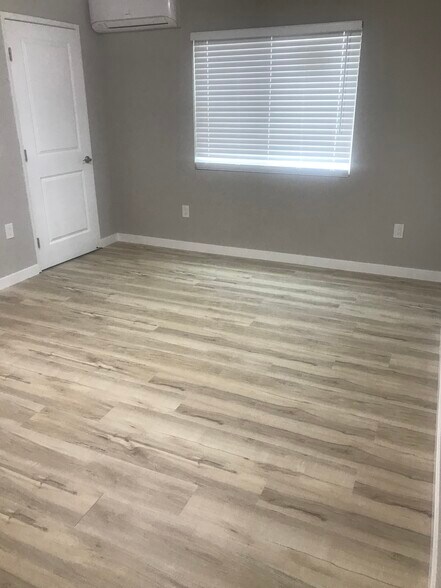 Building Photo - 7880 Laurelridge Rd