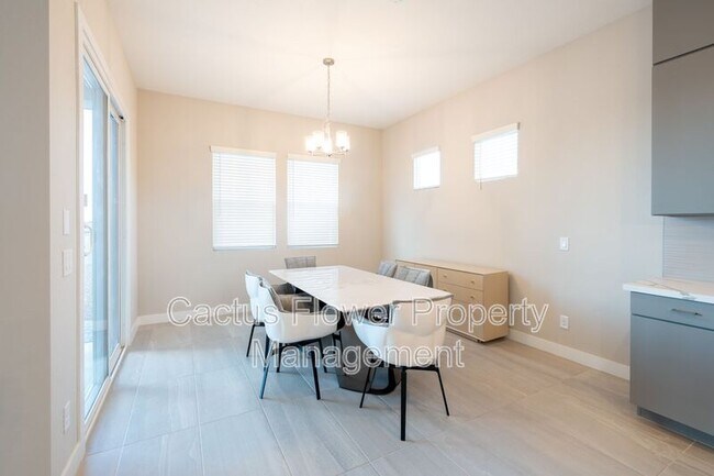 Building Photo - 3130 E Alicia Dr