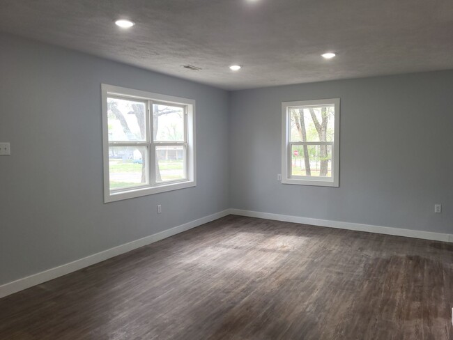 Building Photo - Newly remodeled 2 bedroom 1 bath home for ...