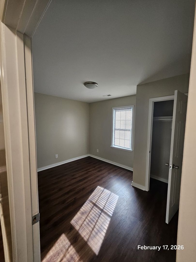 Building Photo - 2005 Dublin St