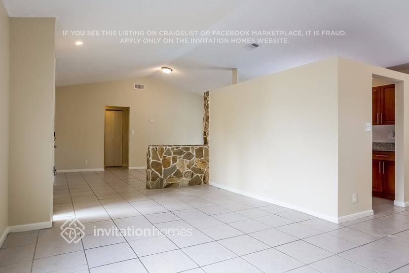 Building Photo - 413 SW 75th Ave