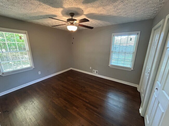 Building Photo - Cozy & Stylish 2-Bed, 2-Bath Home with Fro...