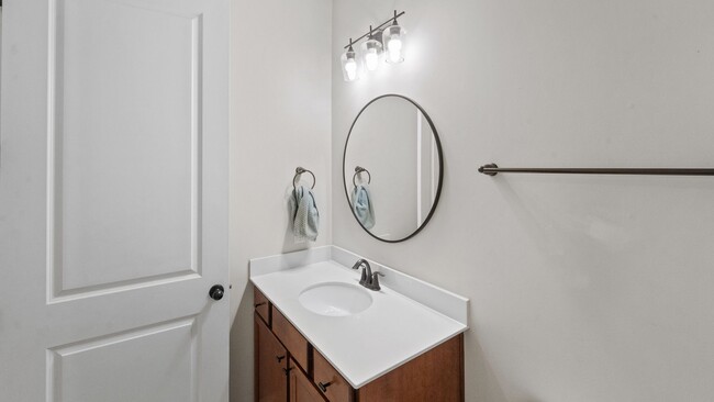 Building Photo - Spacious 6-Bedroom Waterfront Home in Richmond Hill, GA