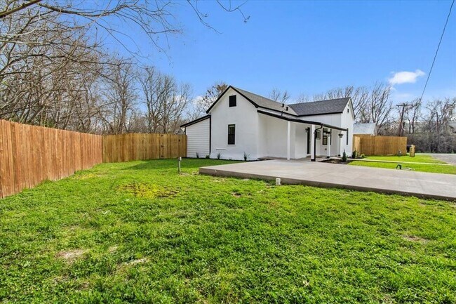 Building Photo - 102 East St