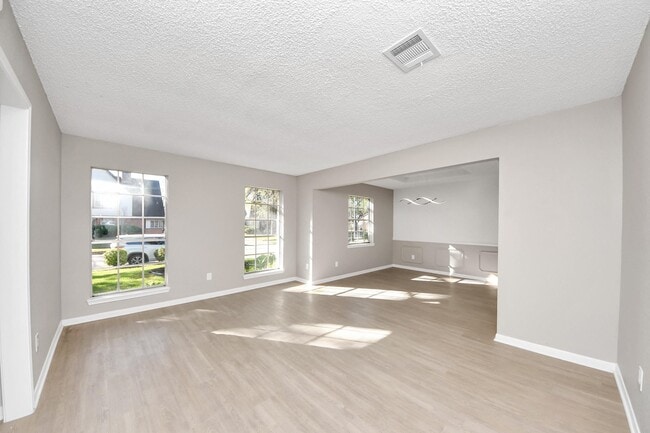 Building Photo - 6222 Vickijohn Dr