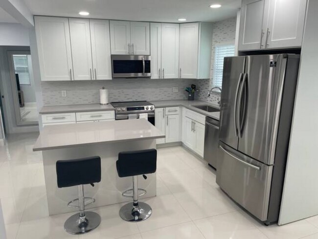 Building Photo - 40 NE 48th Ct