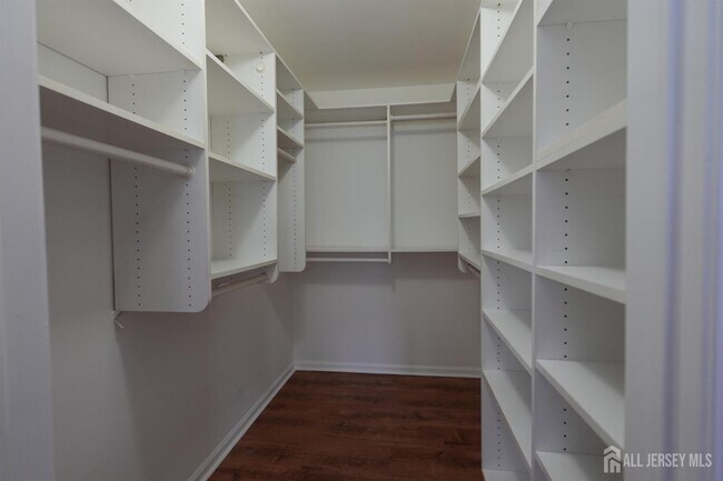 Building Photo - 421 Waterford Dr