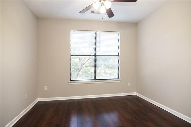 Building Photo - 2bd/2Ba Midtown Condo Perfect for Roommates w/ Pool and Gym!