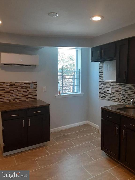 Building Photo - 1712 W Lombard St