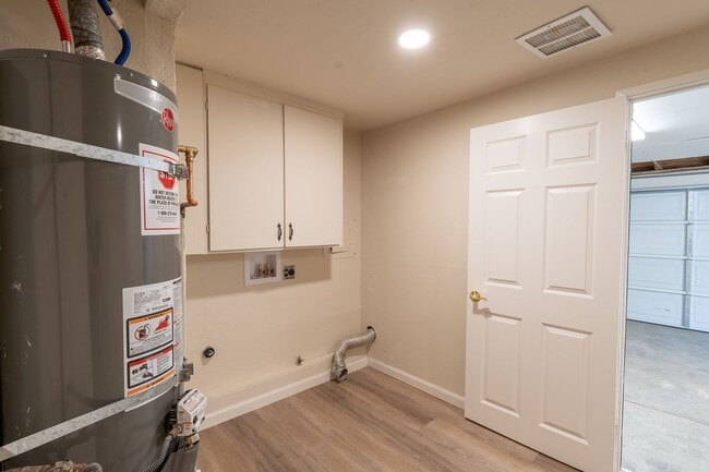Building Photo - All Remodeled 4 Bedroom Home near Nordstrom Elementary School!