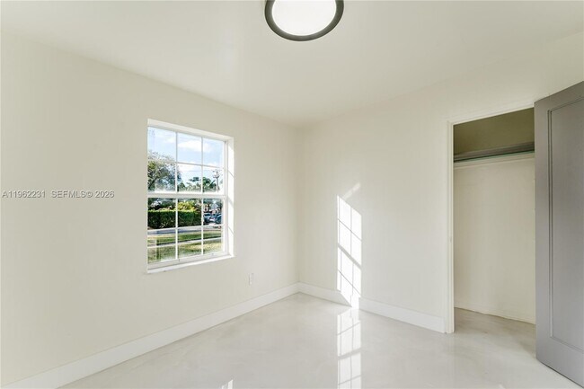 Building Photo - 1621 S 16th Ave