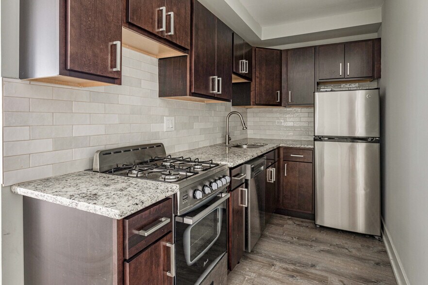 Building Photo - 448 W Barry Ave