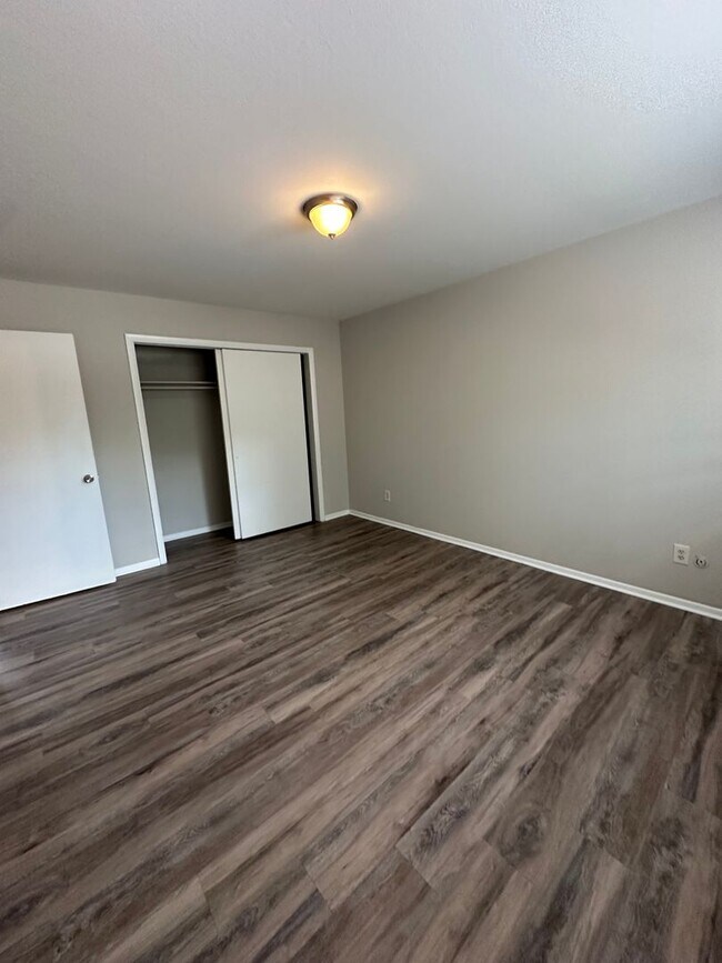 Building Photo - 1709 Eagle View Dr