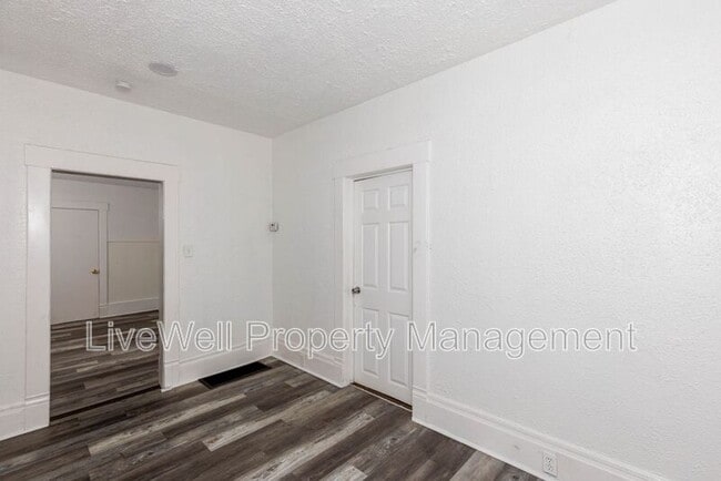 Building Photo - 2427 30th St SW