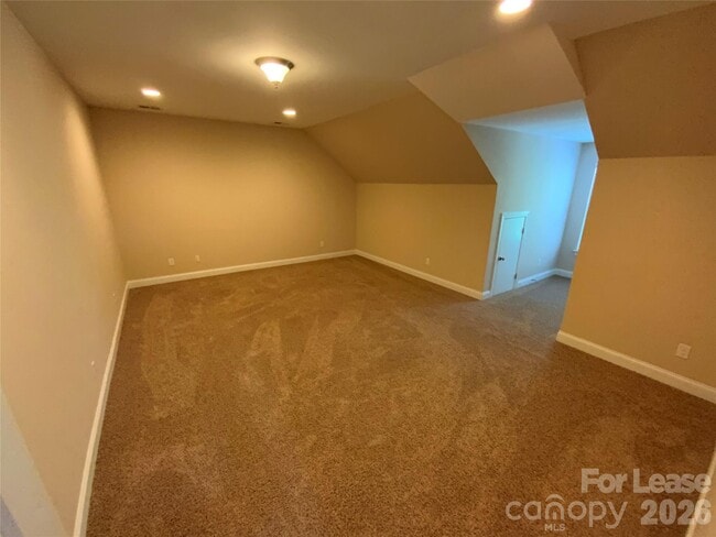 Building Photo - 10220 Vanguard Pkwy