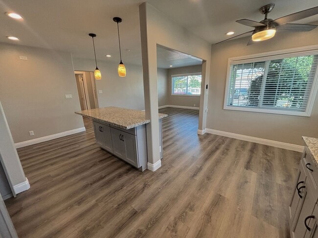 Building Photo - Spacious 2 Bedroom Home with 2 Bonus Rooms