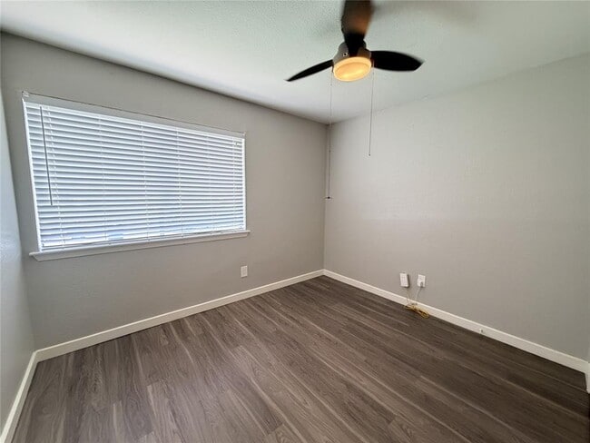 Building Photo - 10615 Golden Quail Dr