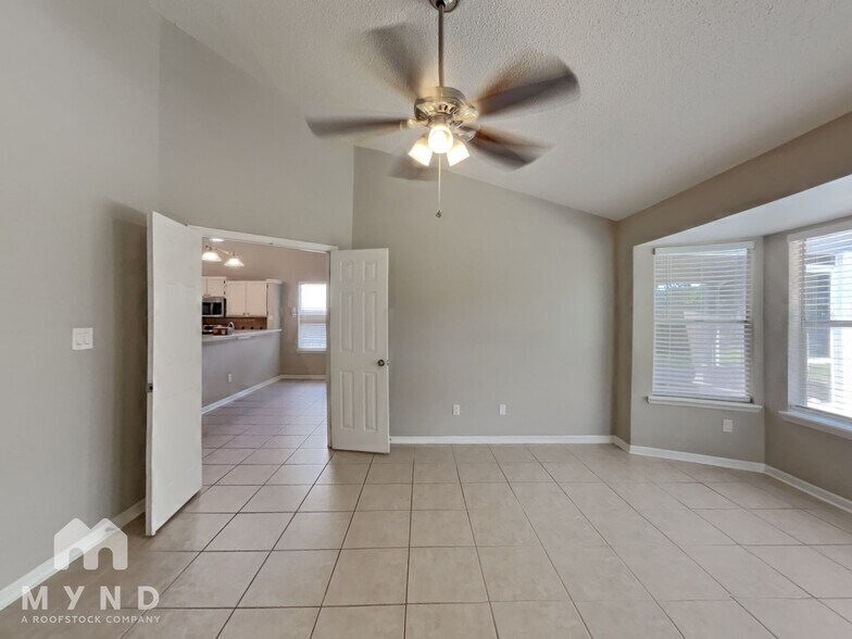 Building Photo - 536 Remington Oak Dr