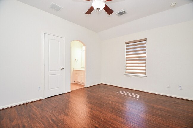 Building Photo - 4322 Pensacola Oaks Ln